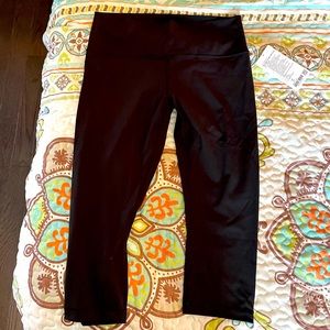 Women’s new with tag Lululemon Wunder under 21 inch crop pants - size 14